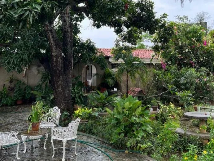 Amplia Casa con Terreno en la Avenida Circunvalación Norte, Sector Cruz Grande - 10