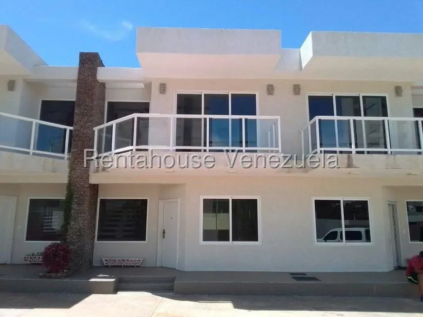 Townhouse (Duplex) en Venta en Costa Azul, Nueva Esparta