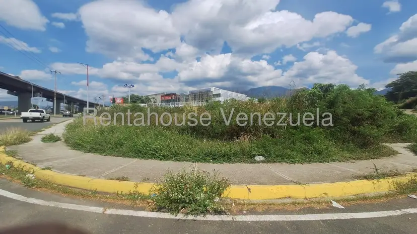 Terreno (Residencial) en Venta en Vega Arriba, Miranda