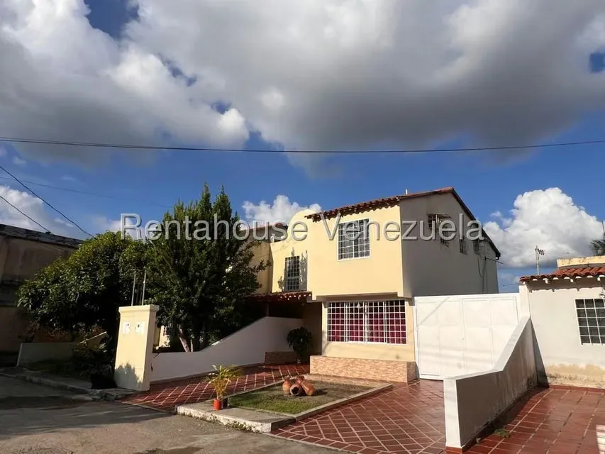 Casa (Duplex) en Alquiler en Centro, Lara - 2