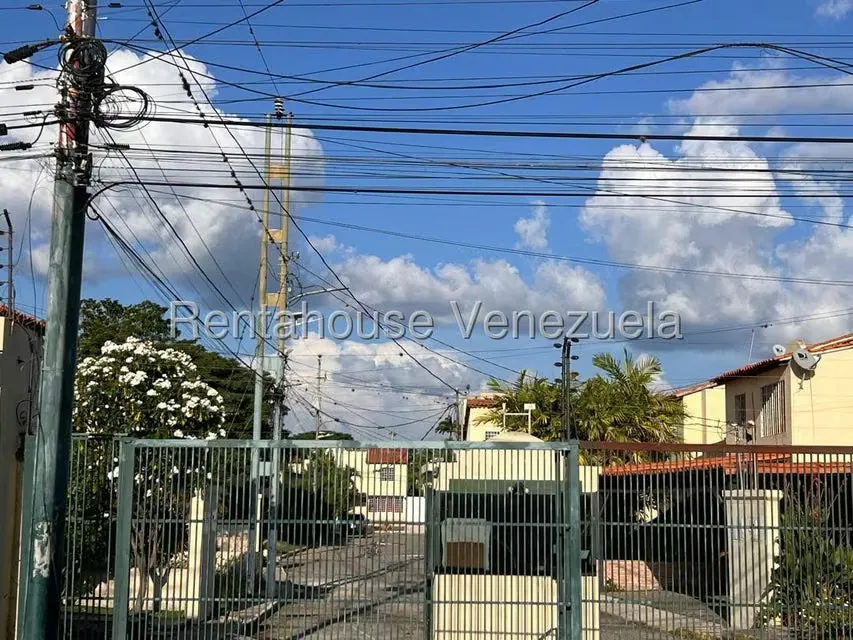 Casa (Duplex) en Alquiler en Centro, Lara - 33