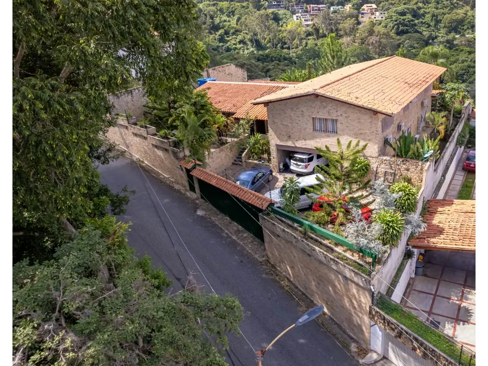 Hermosa casa en venta , Urb El Peñon 1000 M2