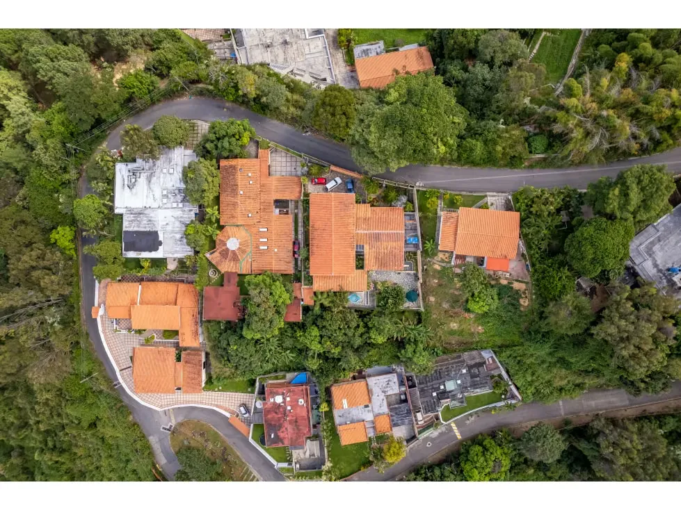 Hermosa casa en venta , Urb El Peñon 1000 M2 - 2