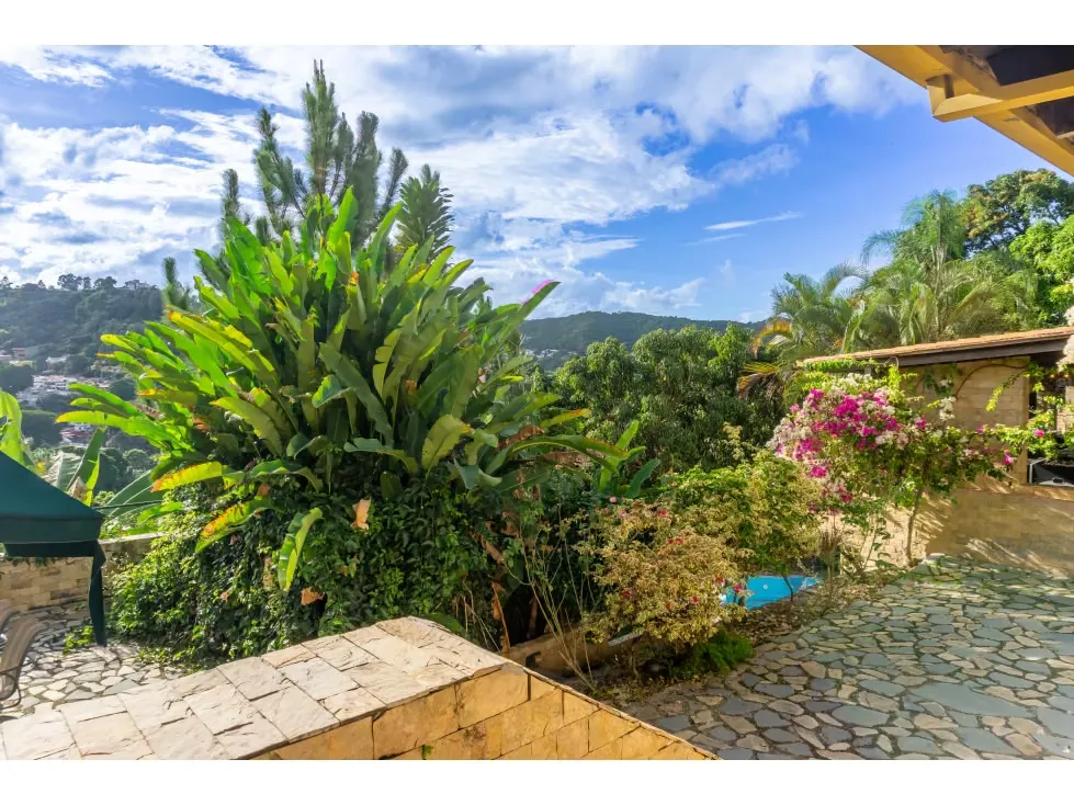 Hermosa casa en venta , Urb El Peñon 1000 M2 - 14