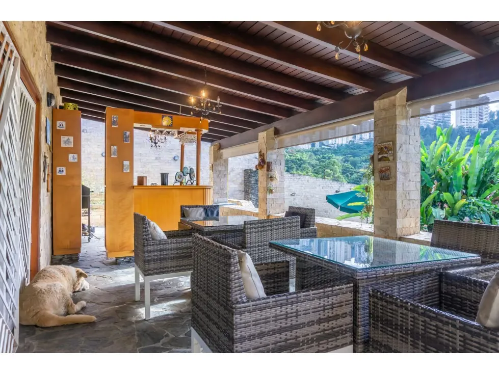 Hermosa casa en venta , Urb El Peñon 1000 M2 - 15