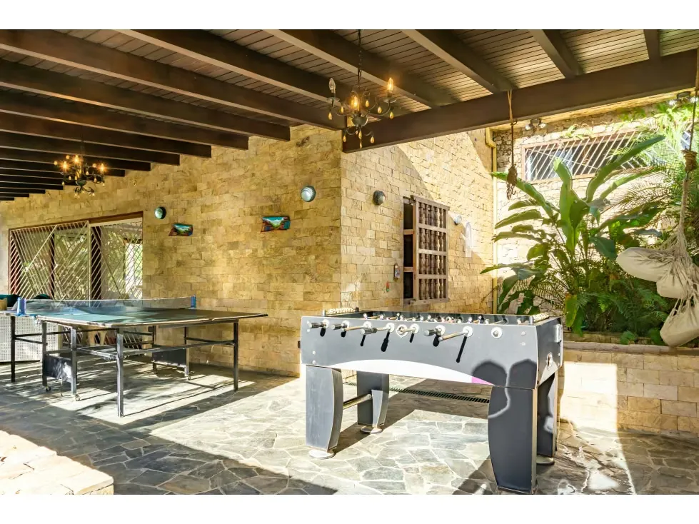 Hermosa casa en venta , Urb El Peñon 1000 M2 - 16