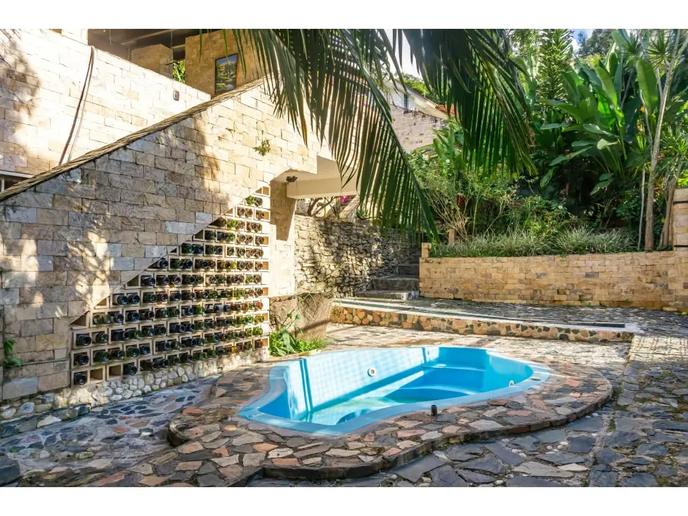 Hermosa casa en venta , Urb El Peñon 1000 M2 - 19