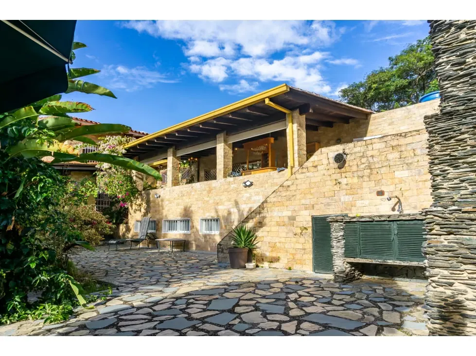 Hermosa casa en venta , Urb El Peñon 1000 M2 - 20