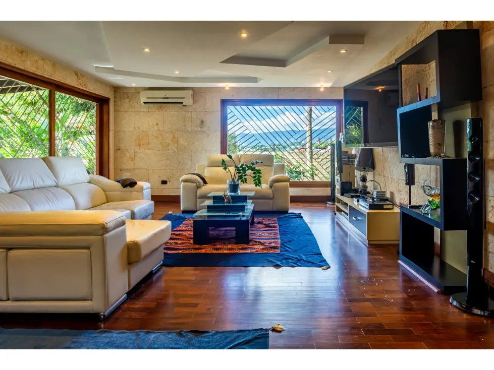 Hermosa casa en venta , Urb El Peñon 1000 M2 - 4