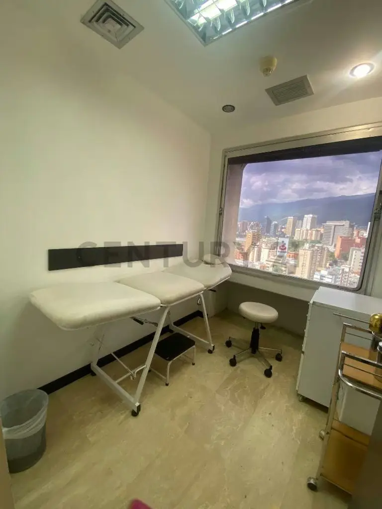 Venta de oficina en C.C. Bello Monte - 11