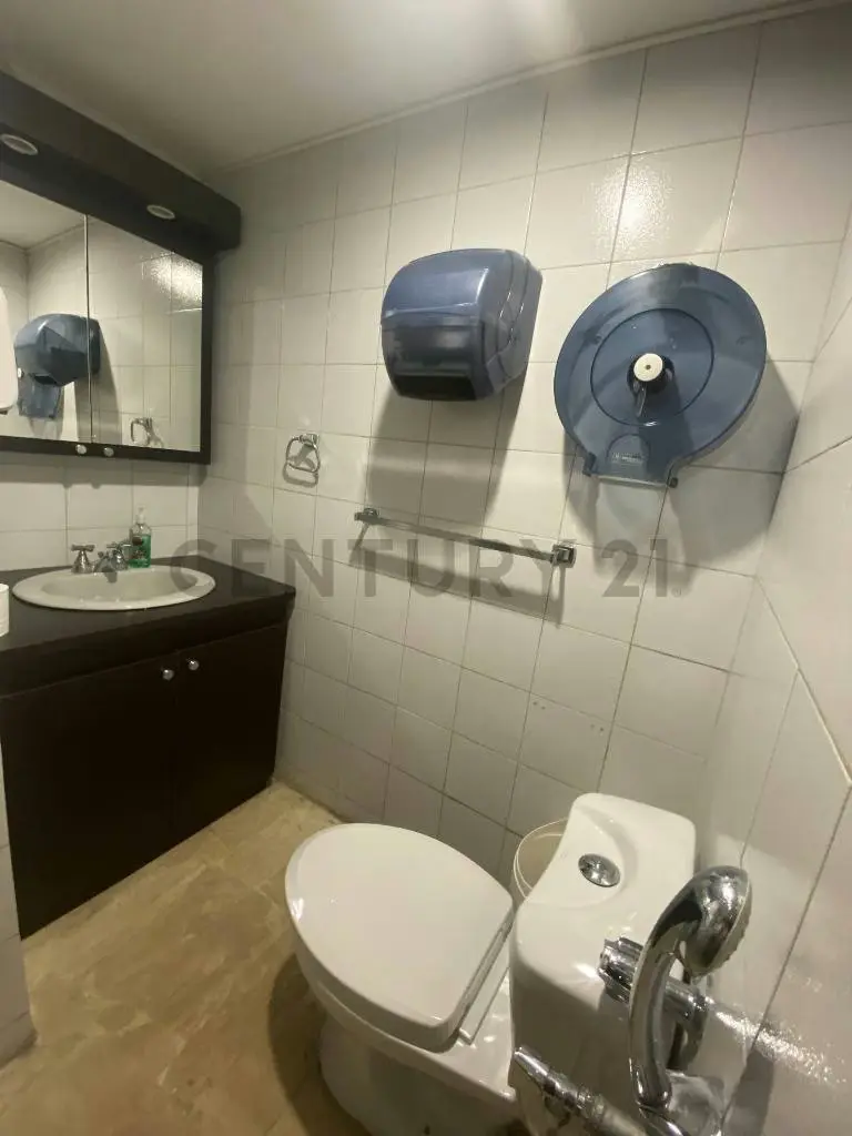 Venta de oficina en C.C. Bello Monte - 15