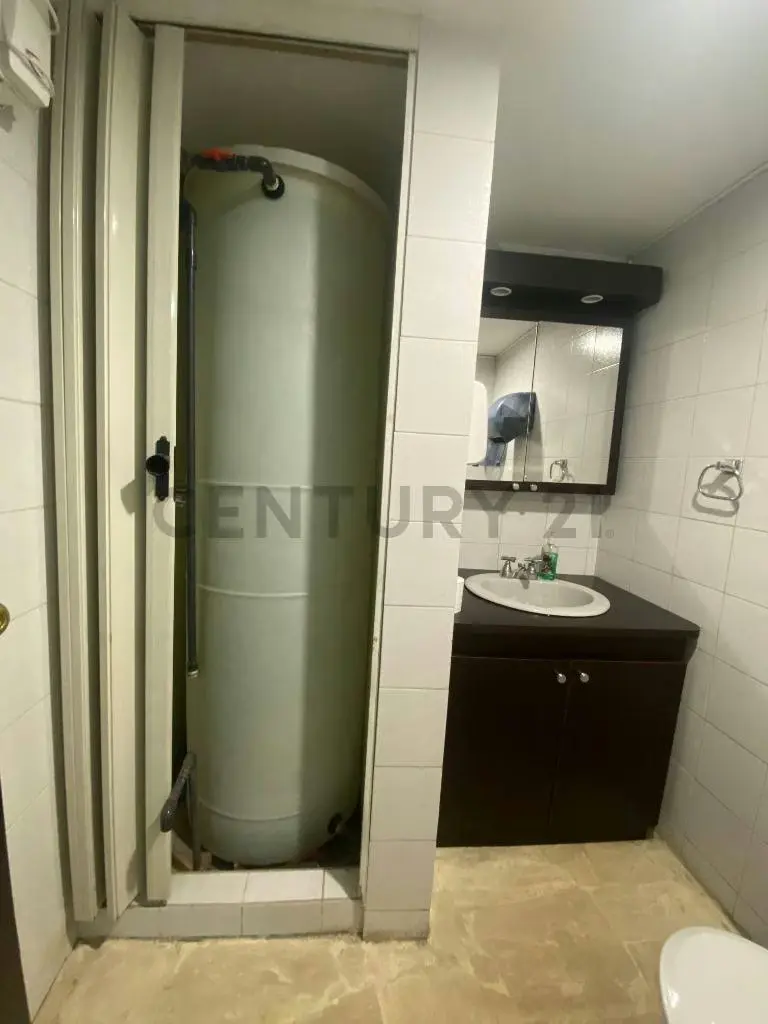 Venta de oficina en C.C. Bello Monte - 16