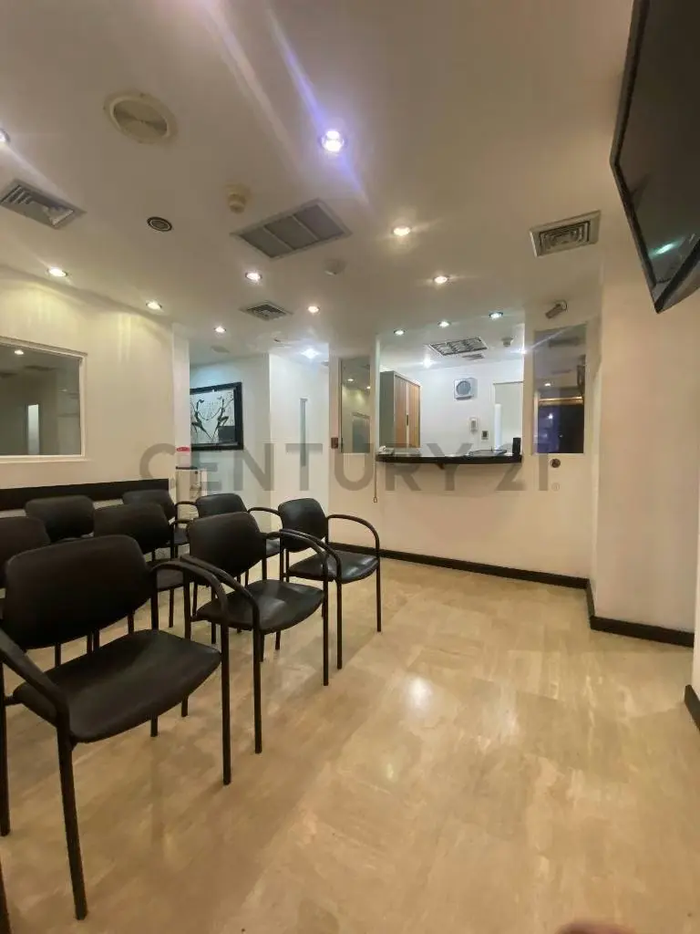 Venta de oficina en C.C. Bello Monte - 2