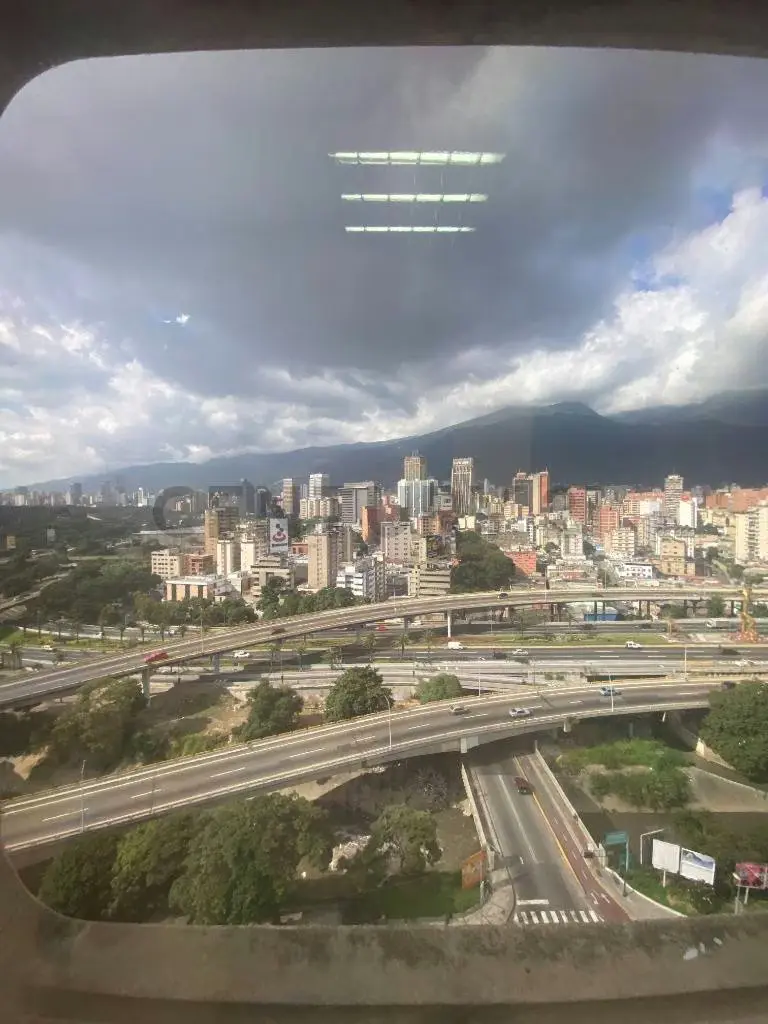 Venta de oficina en C.C. Bello Monte - 22
