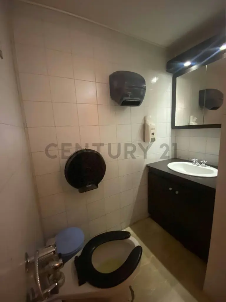 Venta de oficina en C.C. Bello Monte - 5