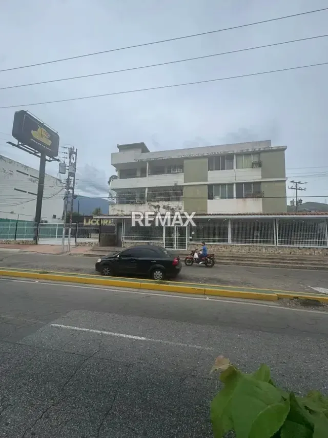 VENTA DE FONDO COMERCIO EN AV. PRINCIPAL EL LIMON