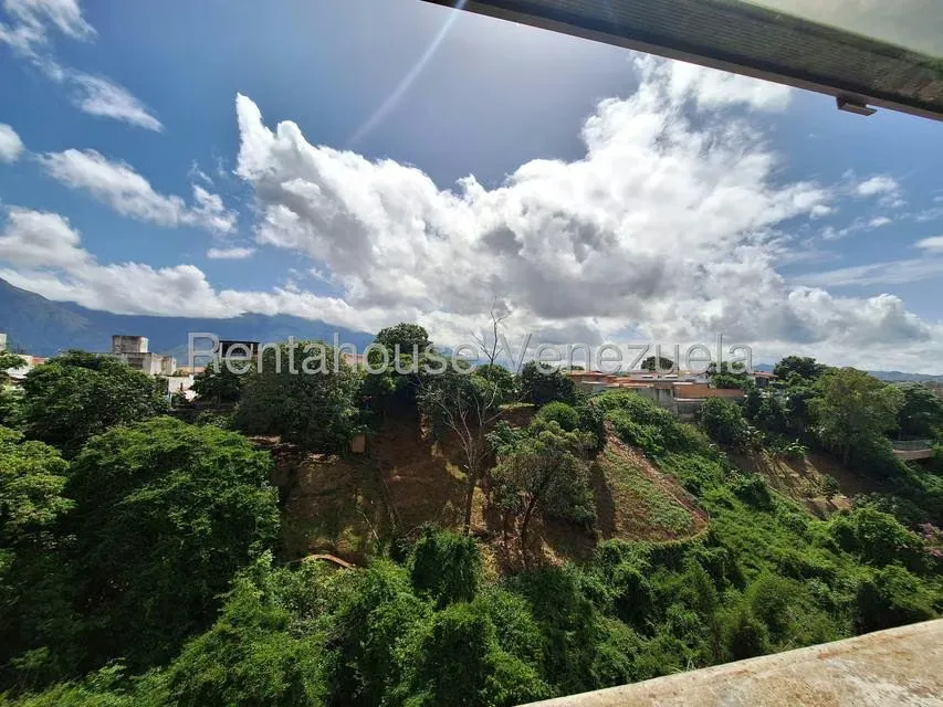 Oficina en Venta en Santa Paula, Distrito Metropolitano - 11