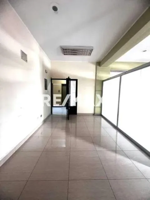 En Alquiler Excelente Oficina Comercial Centro Empresarial Uniaragua. - 2