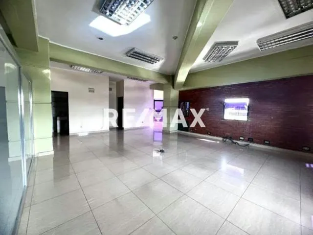 En Alquiler Excelente Oficina Comercial Centro Empresarial Uniaragua. - 3