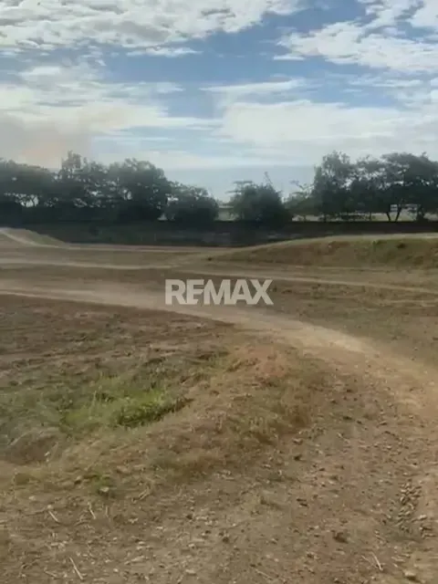 TERRENO EN VENTA CON GRAN POTENCIAL PARA DESARROLLO. - 3