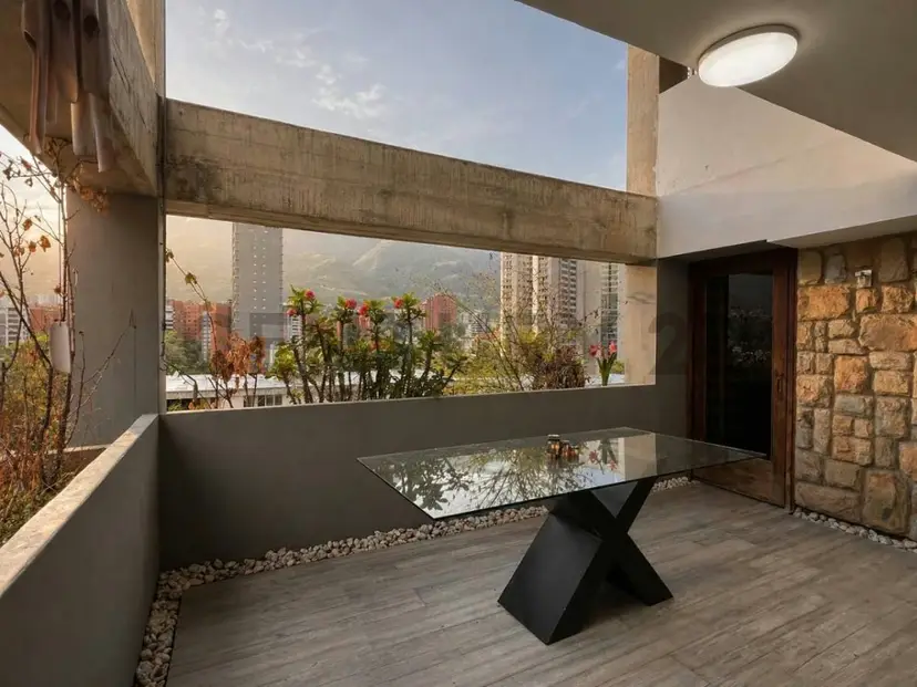 PH EN VENTA EN SEBUCAN, donde el Ávila y la ciudad se asoman en cada ventana