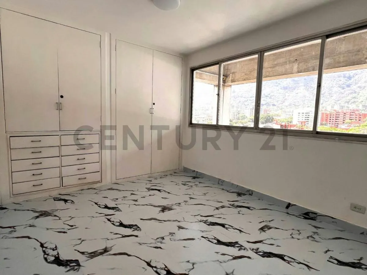 PH EN VENTA EN SEBUCAN, donde el Ávila y la ciudad se asoman en cada ventana - 17