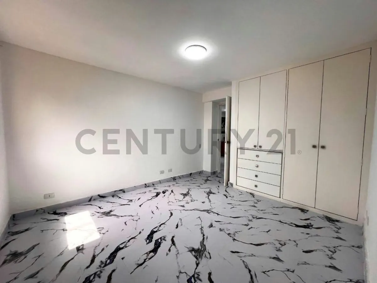 PH EN VENTA EN SEBUCAN, donde el Ávila y la ciudad se asoman en cada ventana - 20