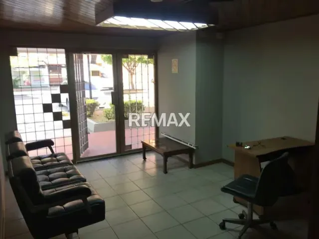 En venta local en sector Bellas Artes
