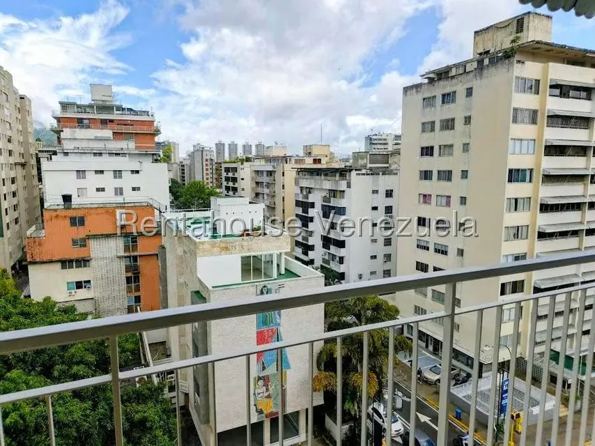 Apartamento (1 Nivel) en Alquiler en Los Palos Grandes, Distrito Metropolitano - 13