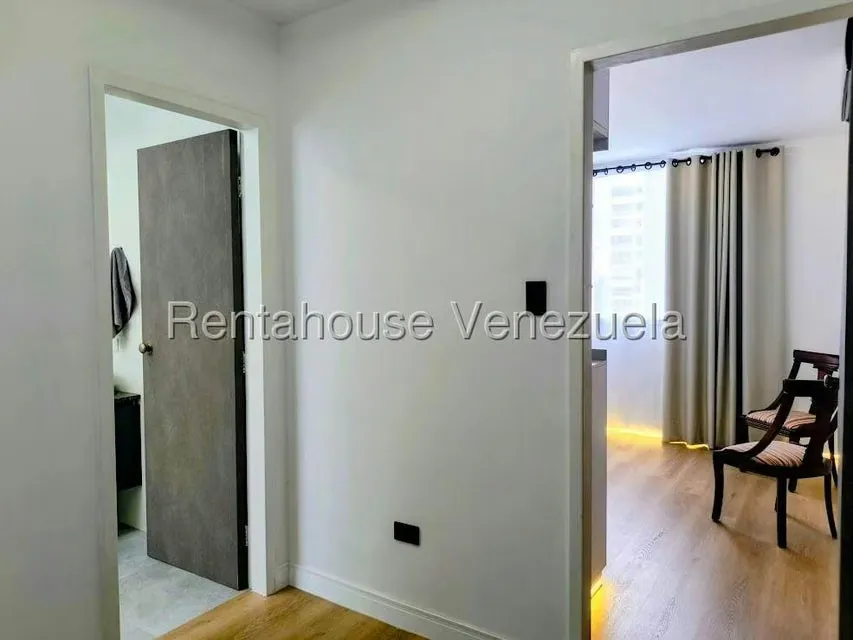 Apartamento (1 Nivel) en Alquiler en Los Palos Grandes, Distrito Metropolitano - 15
