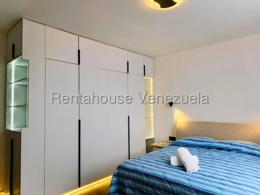 Apartamento (1 Nivel) en Alquiler en Los Palos Grandes, Distrito Metropolitano - 18