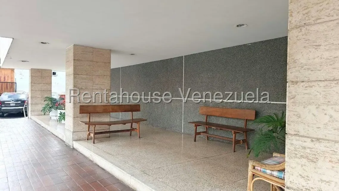 Apartamento (1 Nivel) en Alquiler en Los Palos Grandes, Distrito Metropolitano - 3