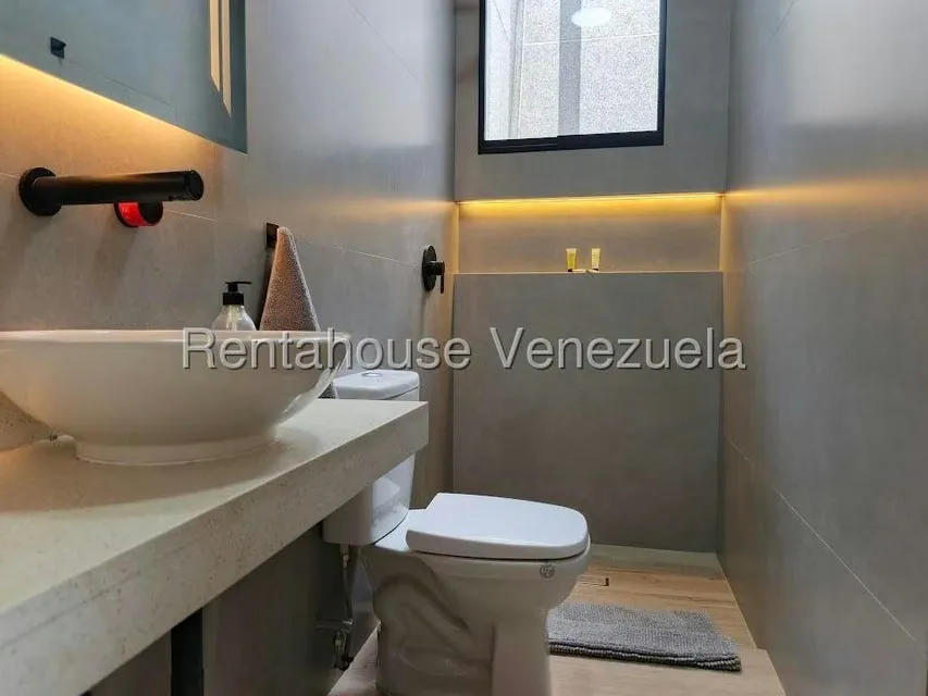 Apartamento (1 Nivel) en Alquiler en Los Palos Grandes, Distrito Metropolitano - 24