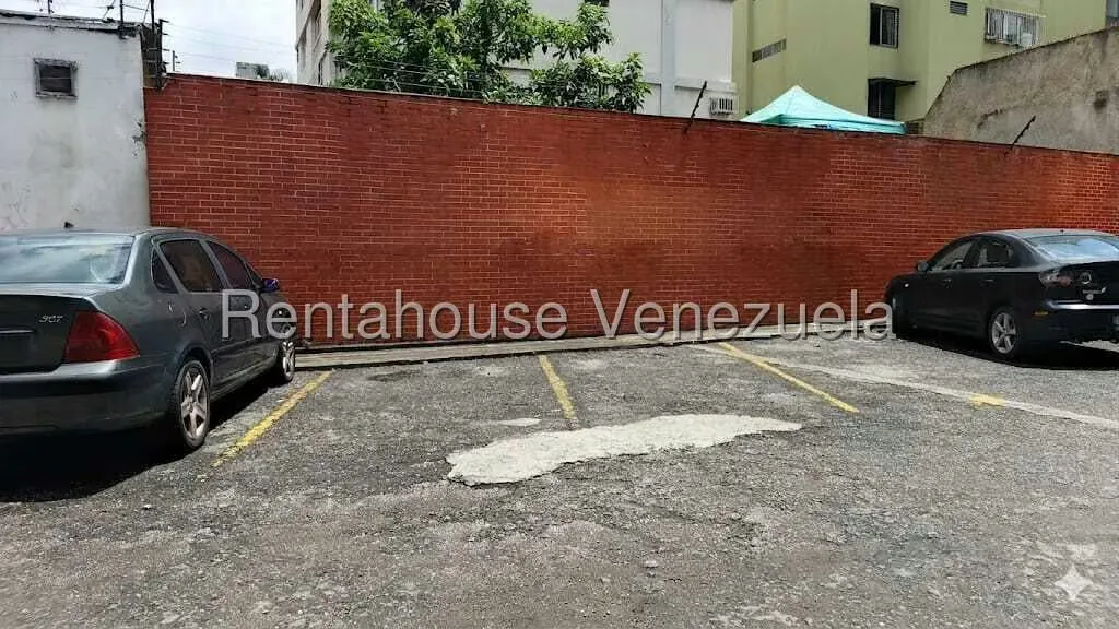 Apartamento (1 Nivel) en Alquiler en Los Palos Grandes, Distrito Metropolitano - 27