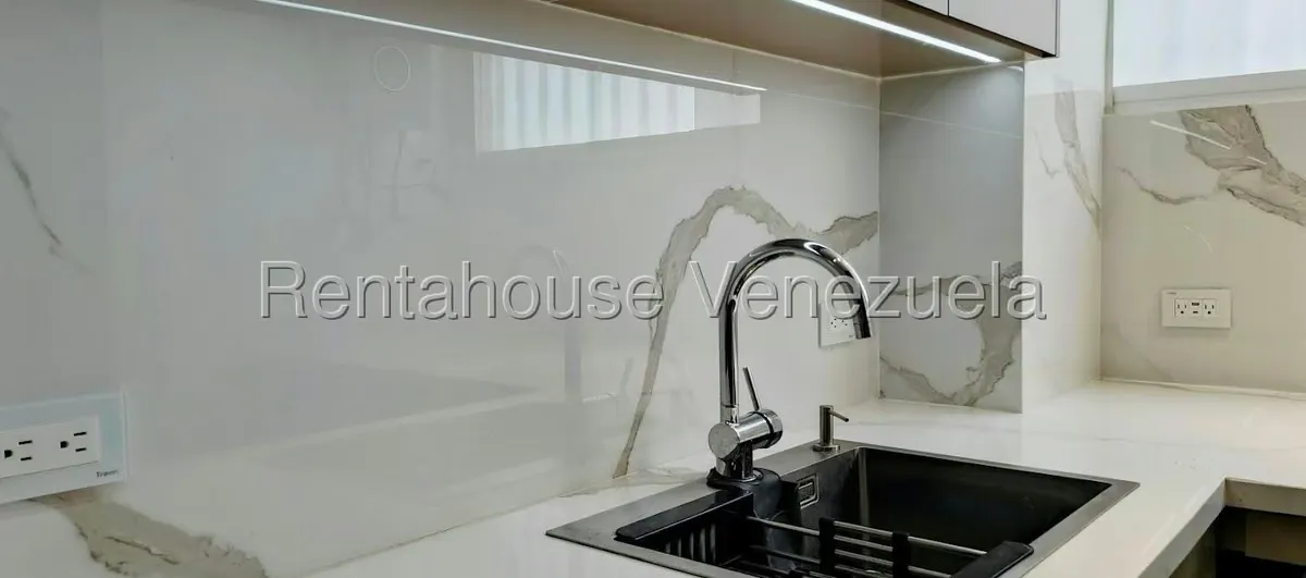 Apartamento (1 Nivel) en Alquiler en Los Palos Grandes, Distrito Metropolitano - 9