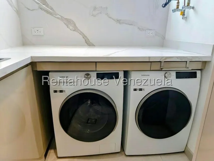 Apartamento (1 Nivel) en Alquiler en Los Palos Grandes, Distrito Metropolitano - 10