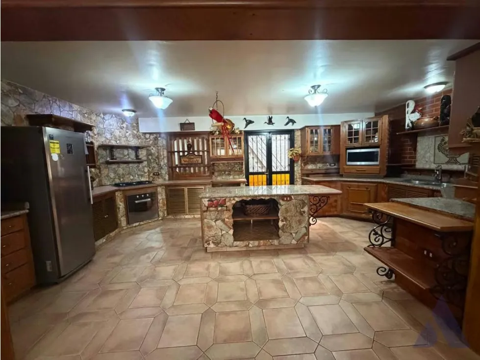 Vendo casa bifamiliar 692m2 El Marques 9739