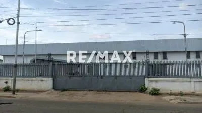 Excelente Galpón Comercial en Alquiler en Av 16 Guajira Sector Plaza de Toros Maracaibo Zulia