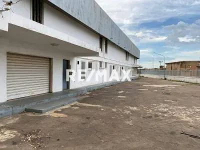 Excelente Galpón Comercial en Alquiler en Av 16 Guajira Sector Plaza de Toros Maracaibo Zulia - 2