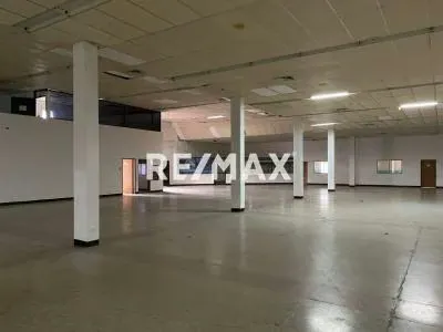 Excelente Galpón Comercial en Alquiler en Av 16 Guajira Sector Plaza de Toros Maracaibo Zulia - 3