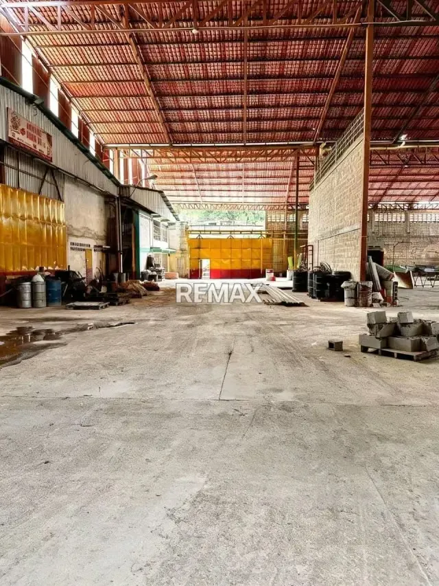 Galpon Industrial de 3.326 m² en San Joaquin de Turmerocon 9m de Altura y Autonomía Energética en San Joaquín** - 3