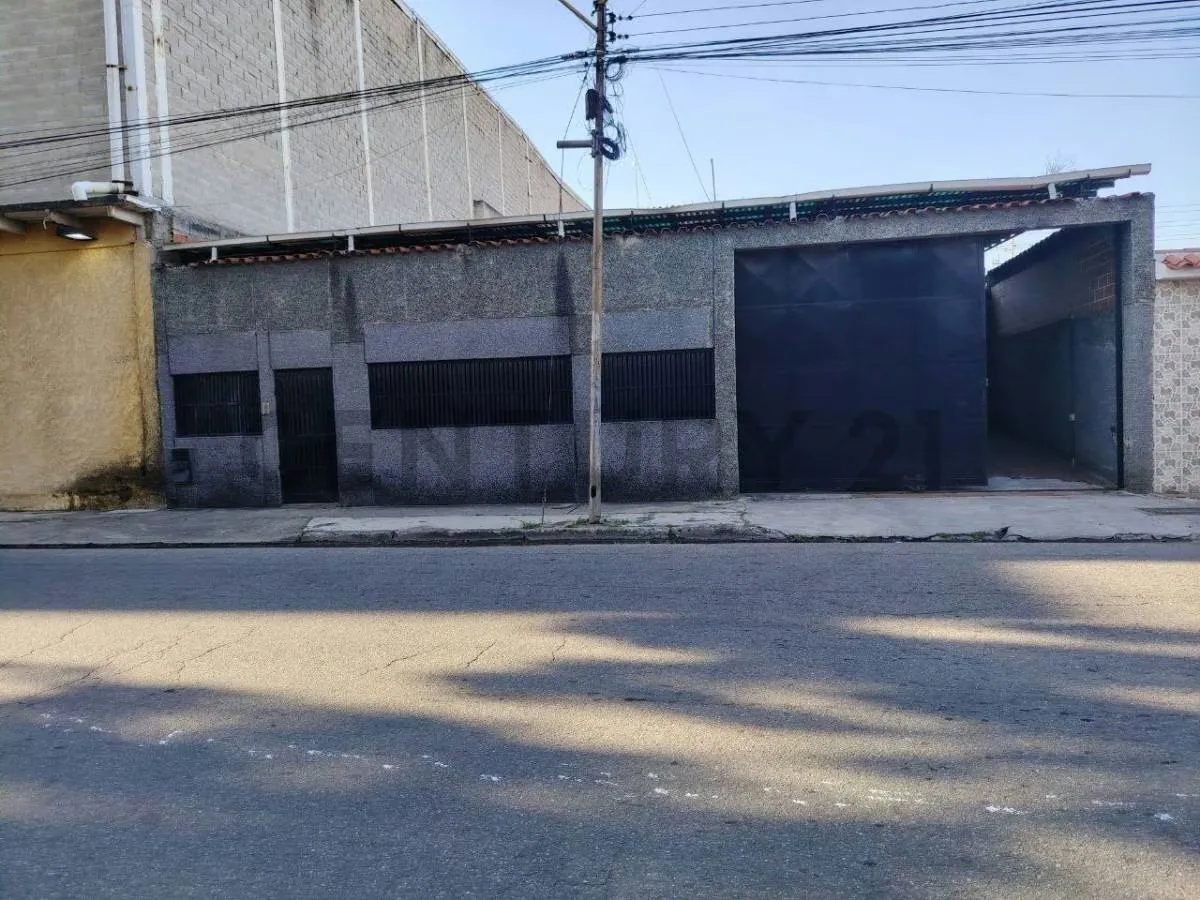Casa-Quinta de 420 m² con Galpón y Pozo Propio