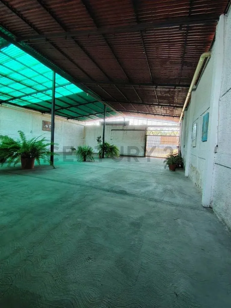 Casa-Quinta de 420 m² con Galpón y Pozo Propio - 2