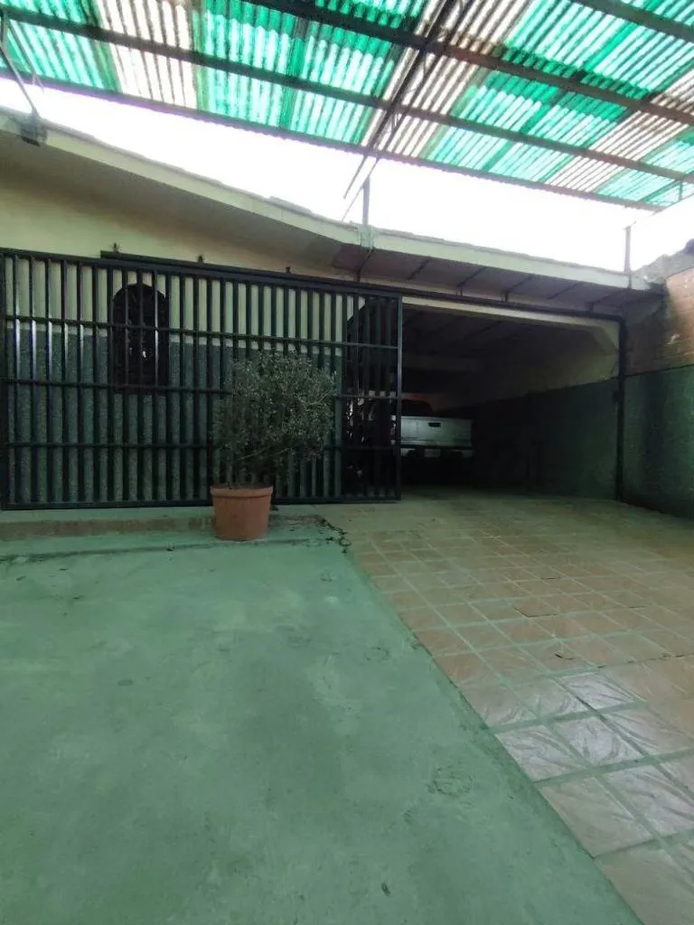 Casa-Quinta de 420 m² con Galpón y Pozo Propio - 3