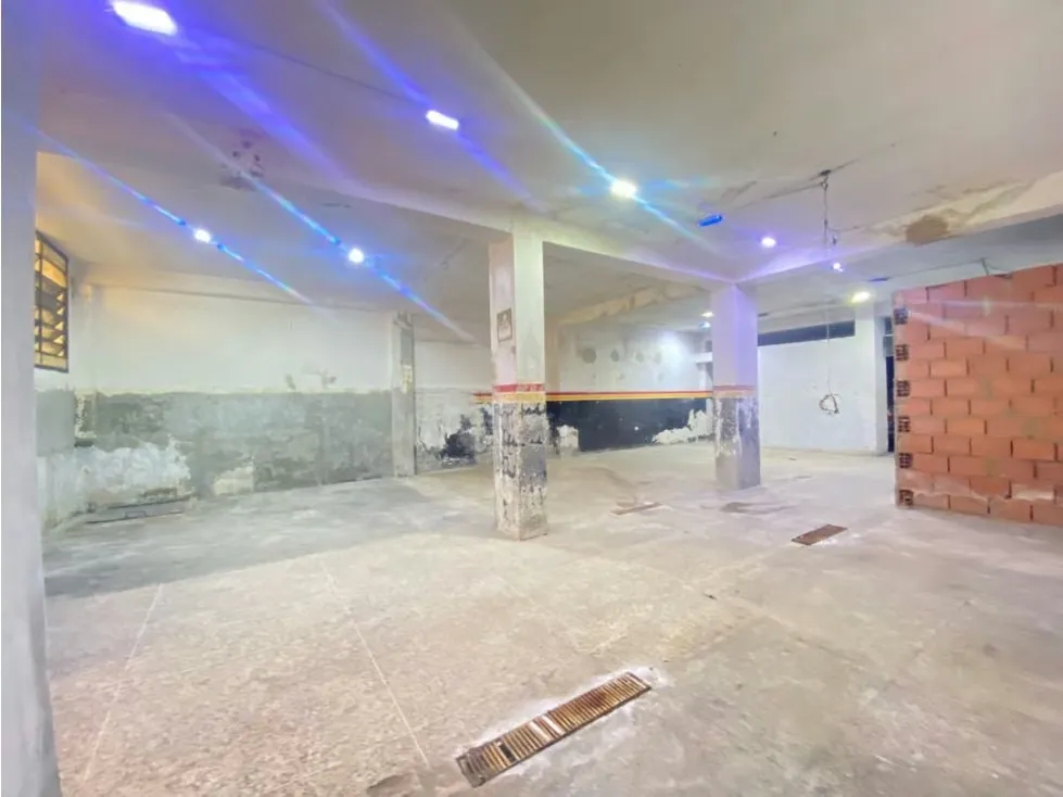 Local Comercial en Alquiler en Catia excelente zona peatonal 200 m2. - 14