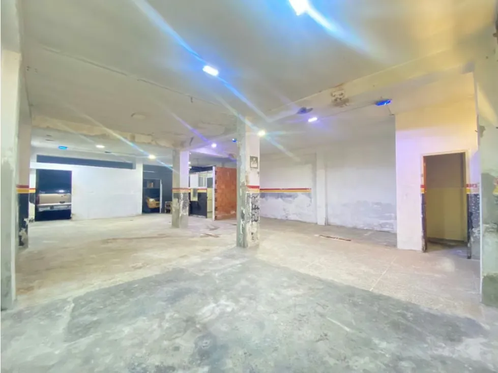 Local Comercial en Alquiler en Catia excelente zona peatonal 200 m2. - 8