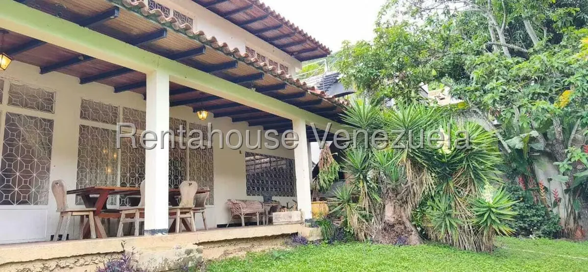 Casa (Multipes Niveles) en Venta en Prados del Este, Distrito Metropolitano