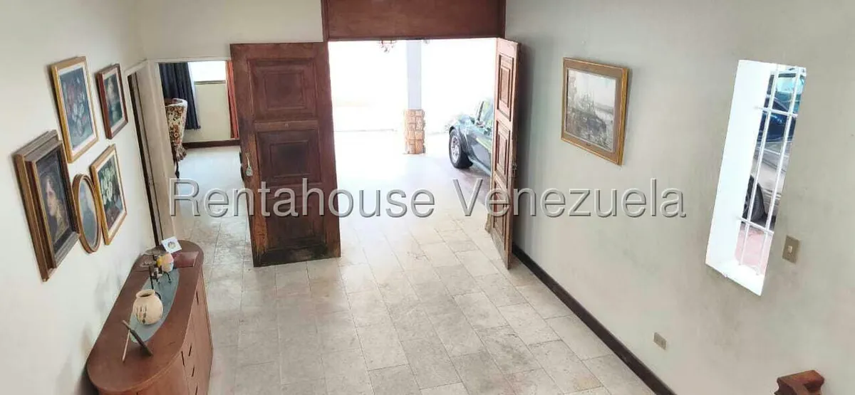 Casa (Multipes Niveles) en Venta en Prados del Este, Distrito Metropolitano - 2