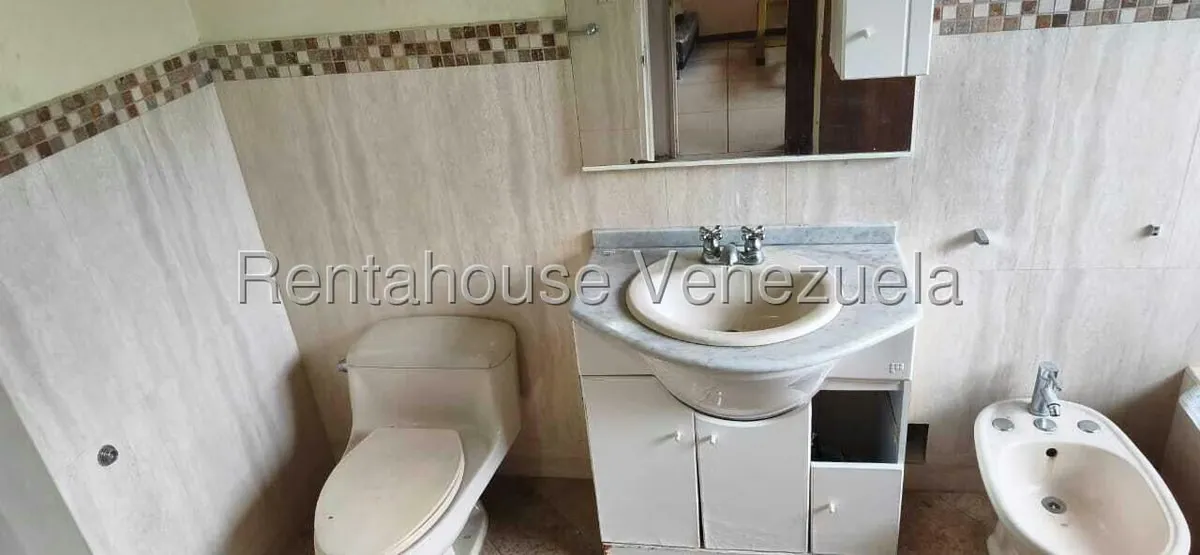 Casa (Multipes Niveles) en Venta en Prados del Este, Distrito Metropolitano - 16