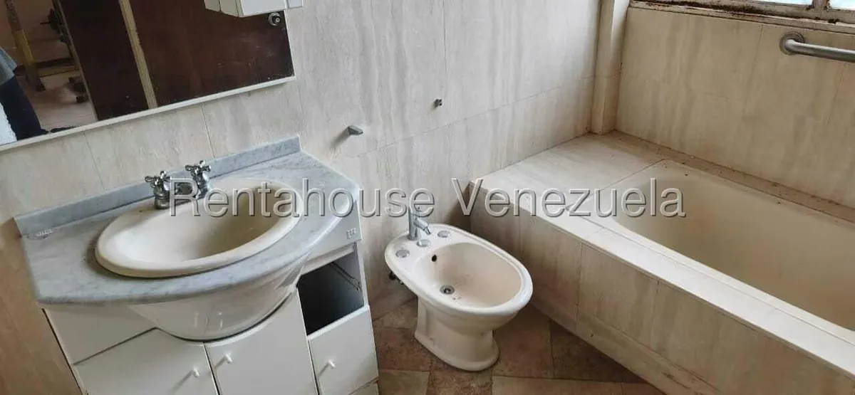 Casa (Multipes Niveles) en Venta en Prados del Este, Distrito Metropolitano - 17